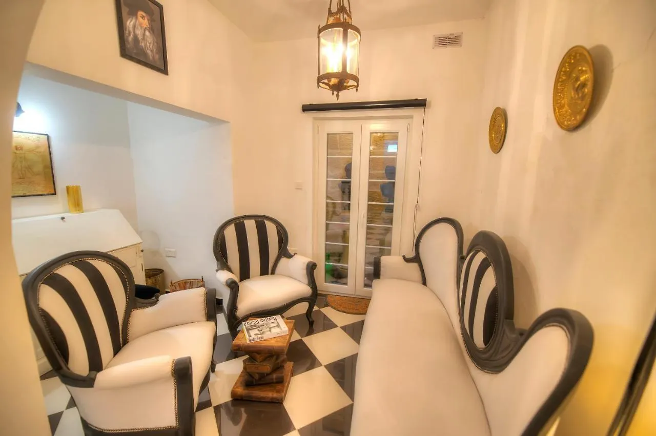 Spectacular Spacious House With Sun Terrace Ilju1-1 Sliema