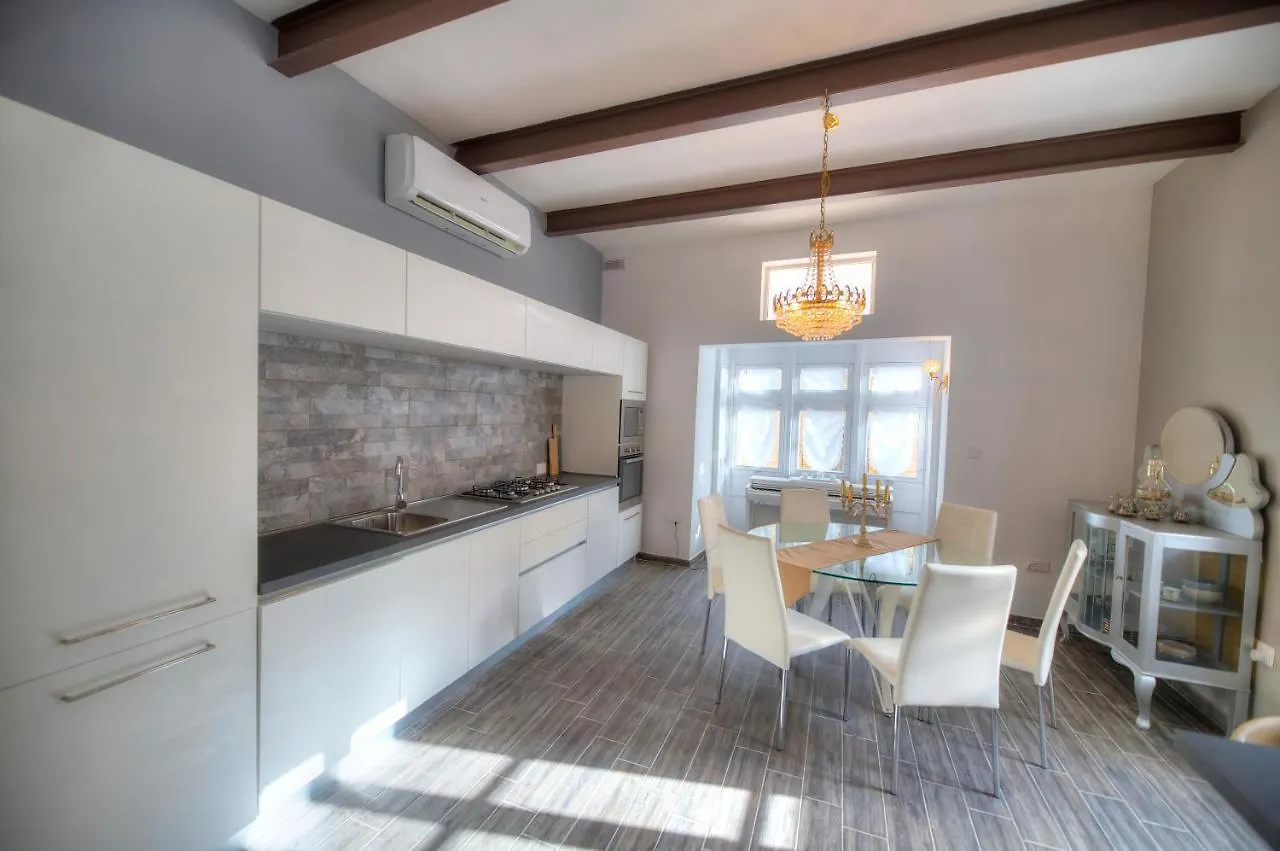 Spectacular Spacious House With Sun Terrace Ilju1-1 Sliema Holiday home