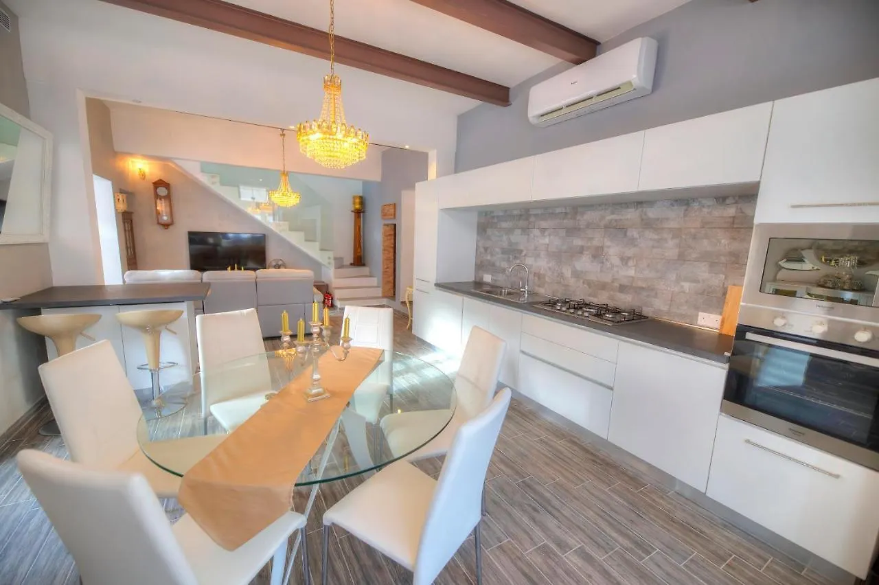 Spectacular Spacious House With Sun Terrace Ilju1-1 Sliema Holiday home