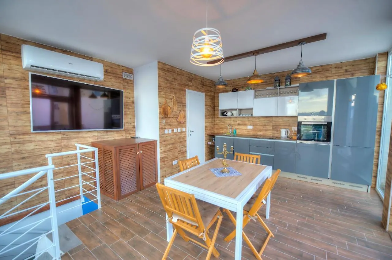 Spectacular Spacious House With Sun Terrace Ilju1-1 Sliema