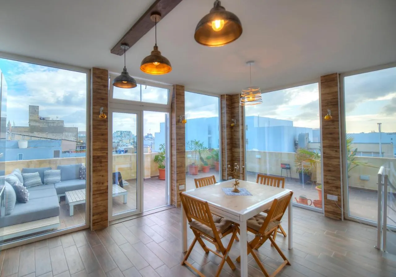 Spectacular Spacious House With Sun Terrace Ilju1-1 Sliema